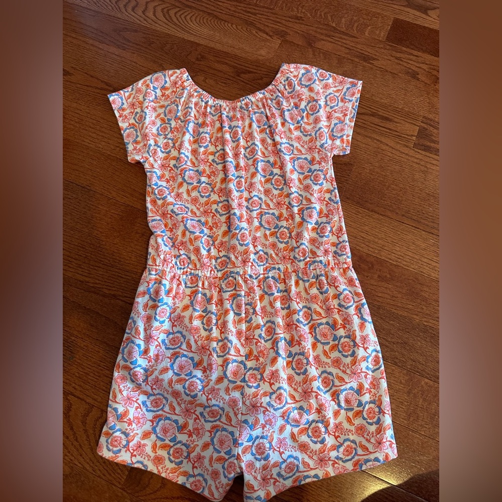 selling vineyard vines size Large